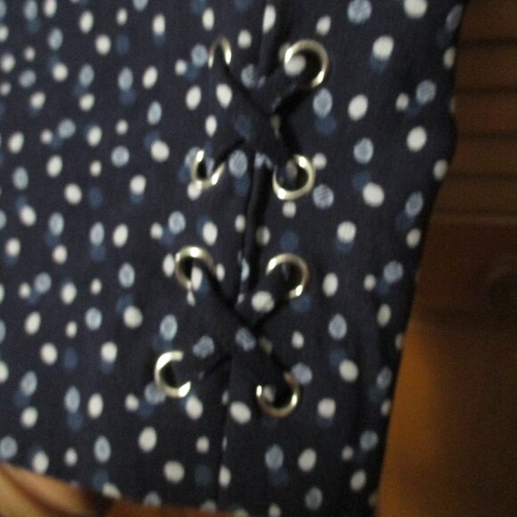 Chico's capris Perfect Stretch, navy w/dots pull on w/pockets size 10 (1.5) - Picture 6 of 8